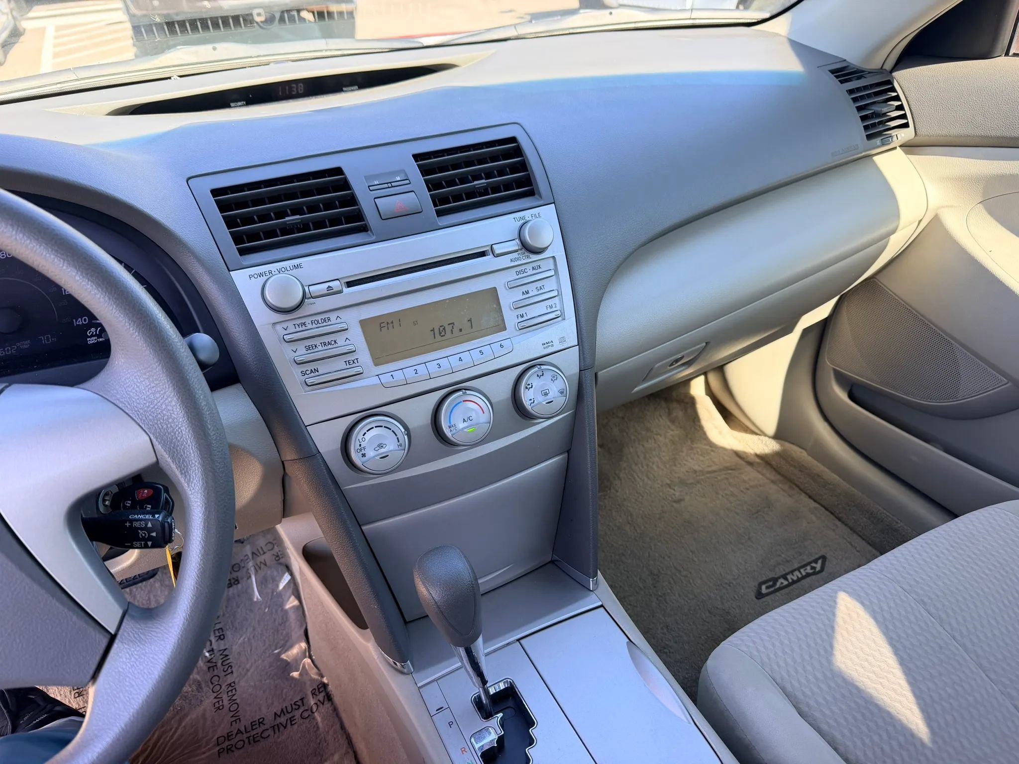 Used 2010 Toyota Camry LE FWD image 13