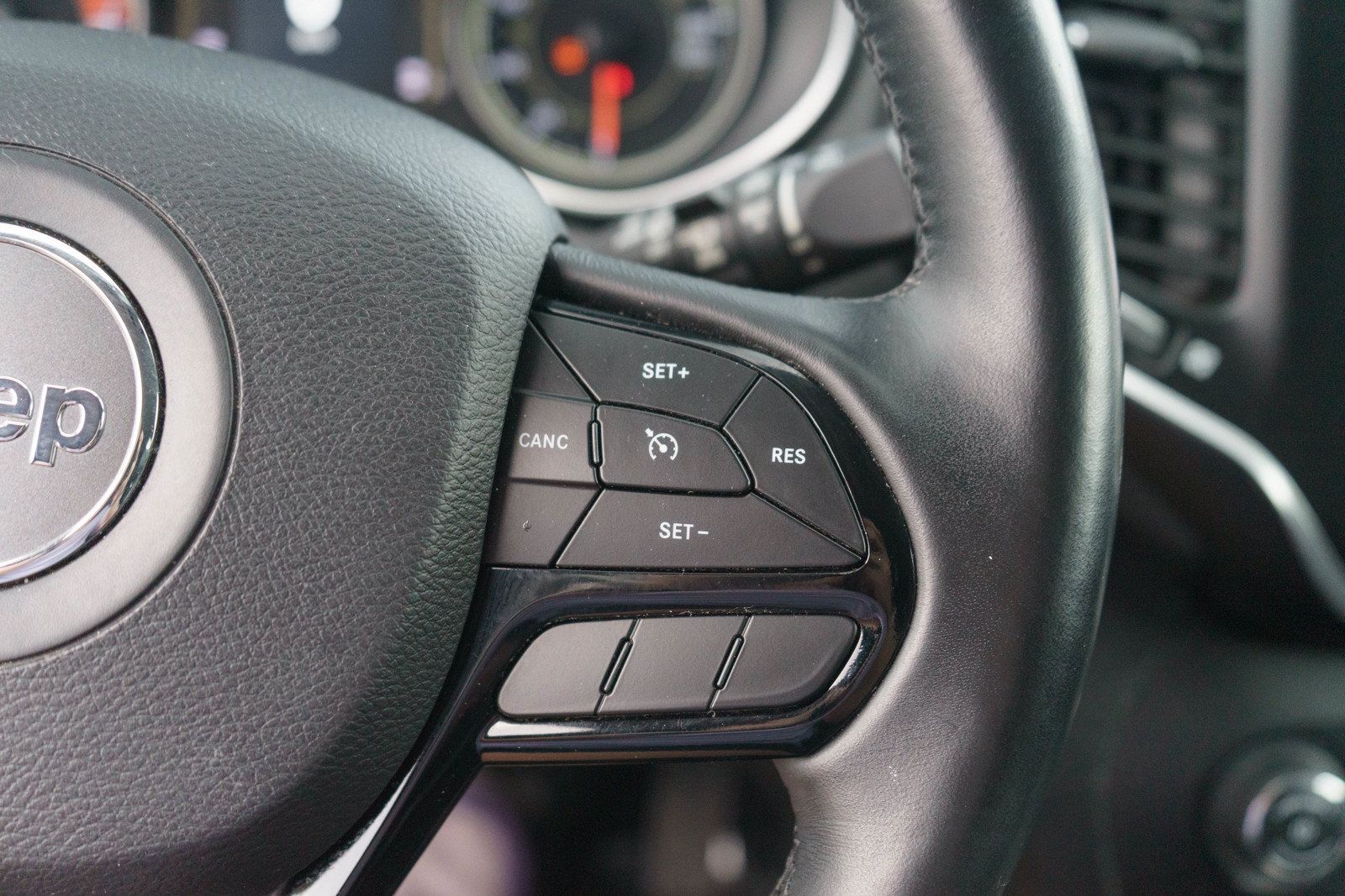 Used 2019 Jeep Cherokee Latitude Plus FWD image 22