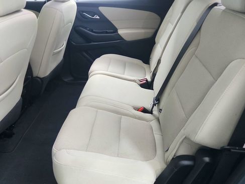 Used 2023 Chevrolet Traverse LS FWD image 22