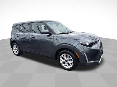 Used 2023 Kia Soul LX w/ Option Group 015 FWD image 3