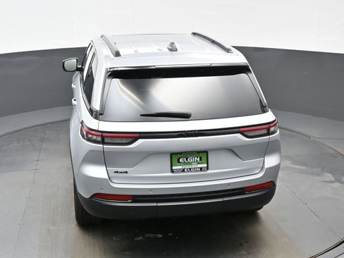 Used 2023 Jeep Grand Cherokee Altitude image 36