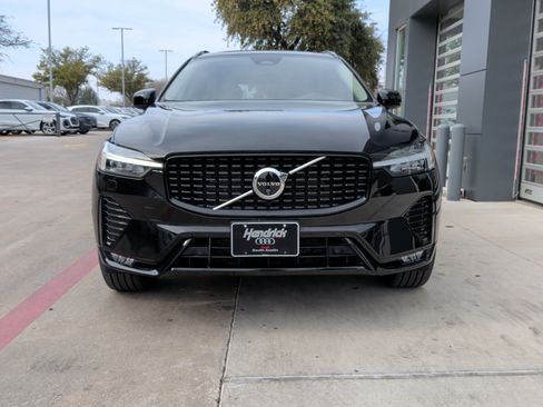 Used 2025 Volvo XC60 B5 Plus image 3