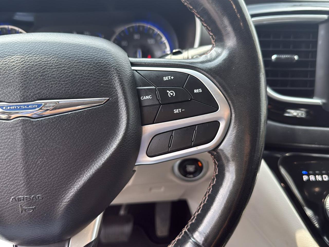 Used 2020 Chrysler Pacifica Touring-L FWD image 19