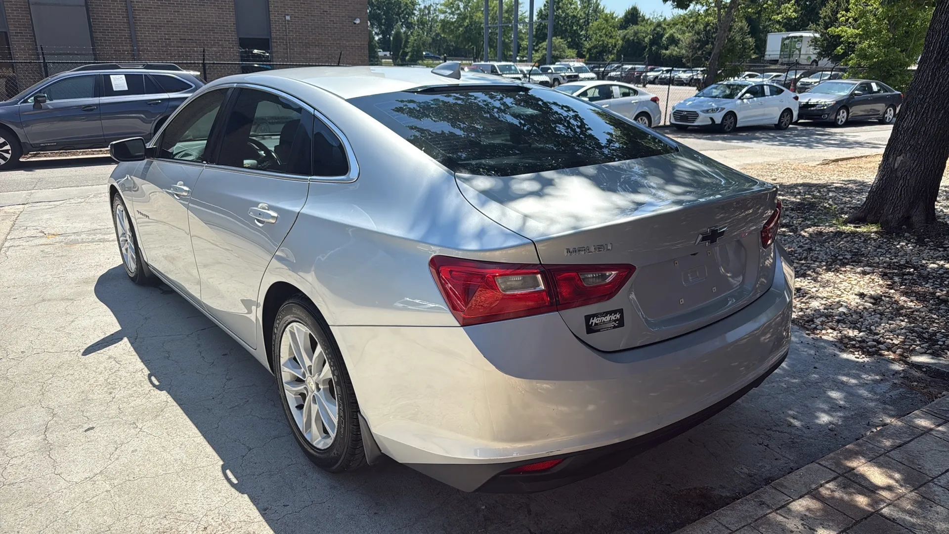 Used 2017 Chevrolet Malibu LT FWD image 7