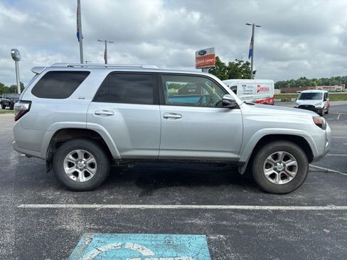 Used 2018 Toyota 4Runner SR5 Premium RWD image 4