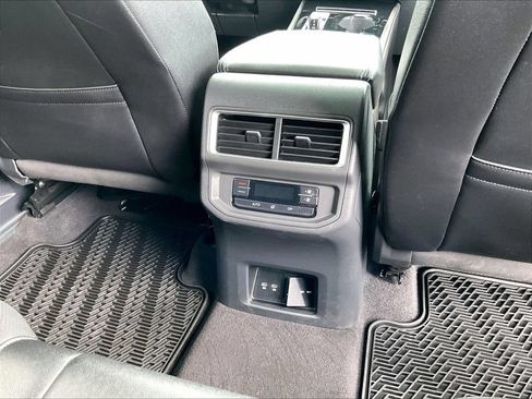 Used 2024 Volkswagen Atlas SE w/ Panoramic Sunroof Package AWD/4WD image 28