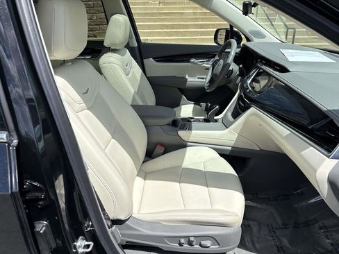 Used 2024 Cadillac XT6 Premium Luxury w/ Technology Package AWD/4WD image 7