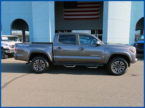 Used 2021 Toyota Tacoma TRD Sport image 2