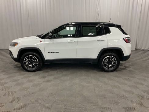 Used 2024 Jeep Compass Trailhawk image 13