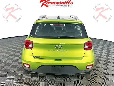 Used 2024 Hyundai Venue SEL image 6