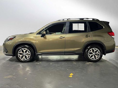 Used 2023 Subaru Forester Premium AWD/4WD image 6