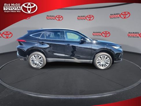 Used 2023 Toyota Venza XLE AWD/4WD image 9