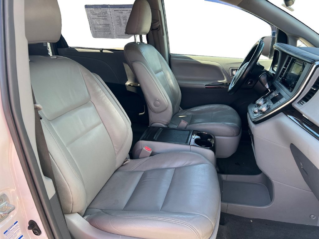 Used 2017 Toyota Sienna XLE w/ XLE Navigation Package AWD/4WD image 16