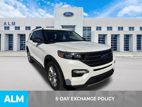 Used 2022 Ford Explorer XLT w/ Equipment Group 202A image 3