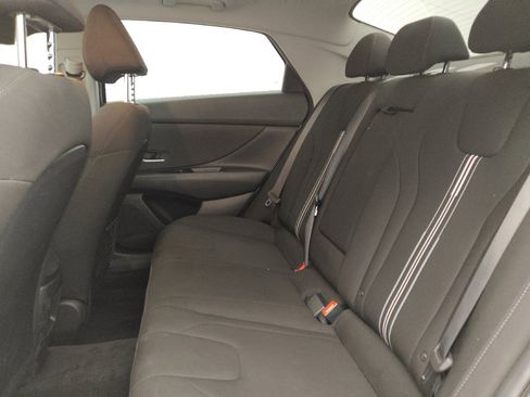 Used 2025 Hyundai Elantra SEL FWD image 18