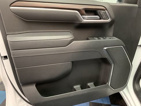 Used 2025 GMC Sierra 1500 SLT image 11