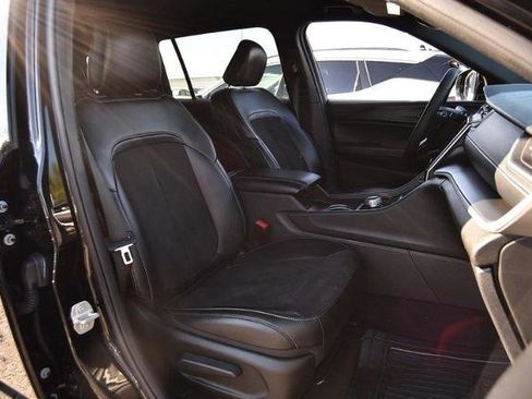 Used 2024 Jeep Grand Cherokee L Laredo image 21