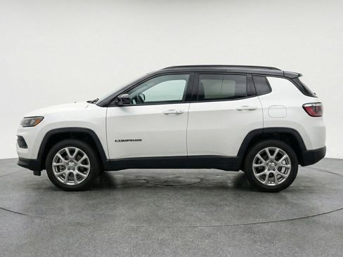 Used 2025 Jeep Compass Limited image 5