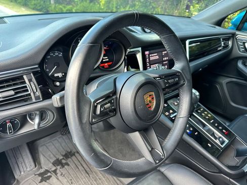 Certified 2023 Porsche Macan AWD/4WD image 9