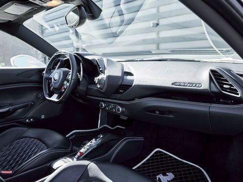 Used 2017 Ferrari 488 GTB image 45