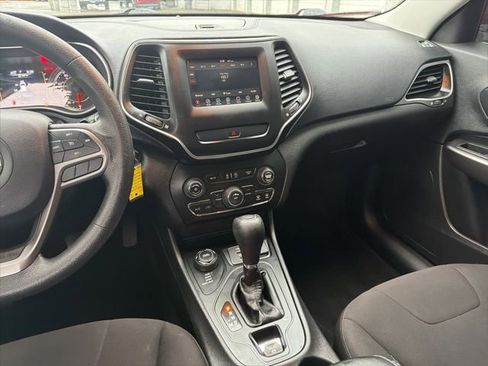 Used 2019 Jeep Cherokee Latitude w/ Popular Appearance Group image 23