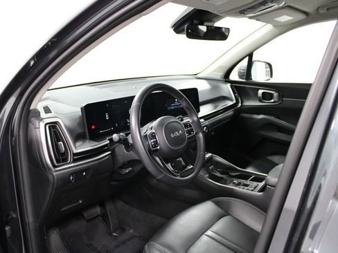 Used 2024 Kia Sorento S image 17