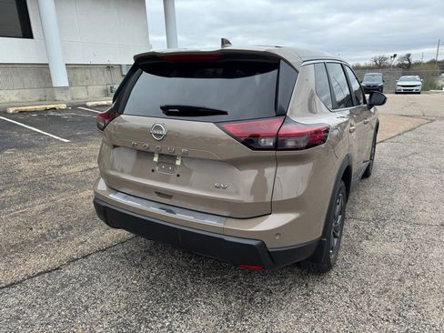 Used 2024 Nissan Rogue SV image 7