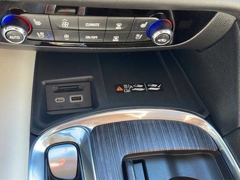 Used 2024 Buick Enclave Avenir w/ Avenir Technology Package image 34