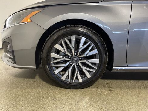 Used 2024 Nissan Altima 2.5 SV image 11