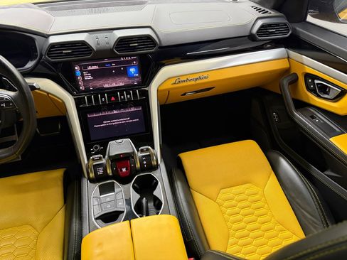 Used 2020 Lamborghini Urus image 33