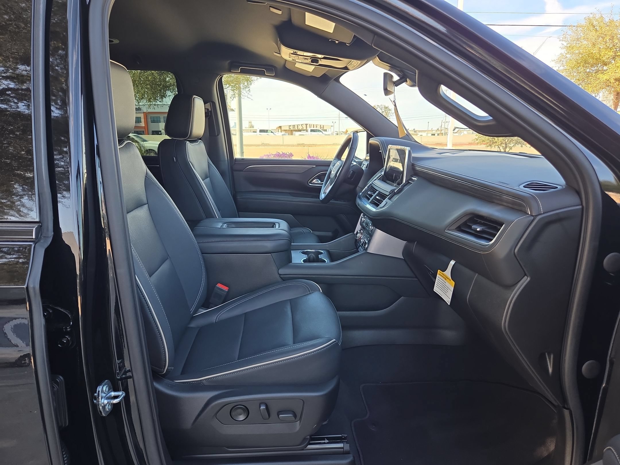 Certified 2022 GMC Yukon SLT w/ SLT Luxury Package AWD/4WD image 26