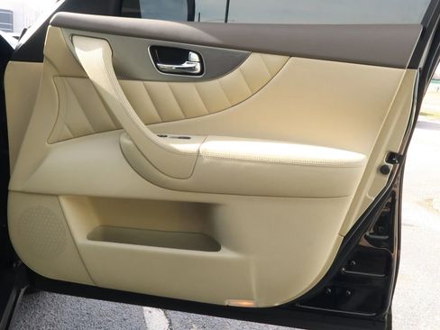 Used 2017 INFINITI QX70 3.7 w/ Premium Package image 51