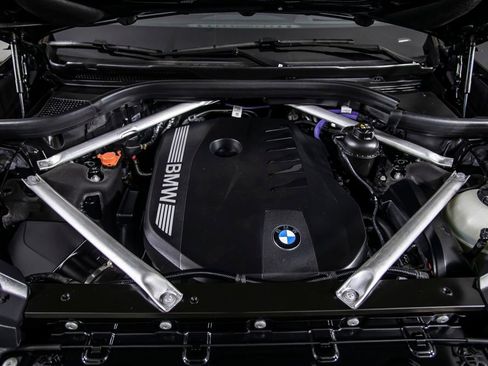 Used 2025 BMW X7 xDrive40i w/ M Sport Package image 54