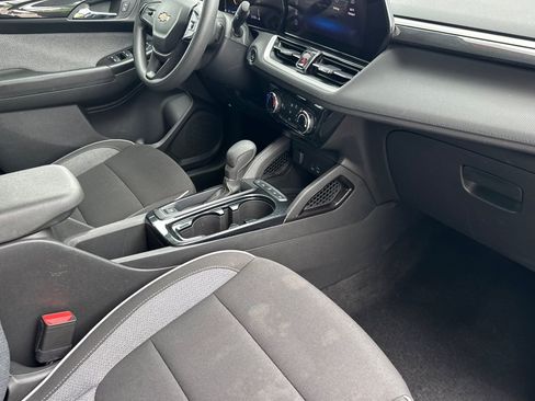Used 2025 Chevrolet TrailBlazer LT w/ Driver Confidence Package AWD/4WD image 32