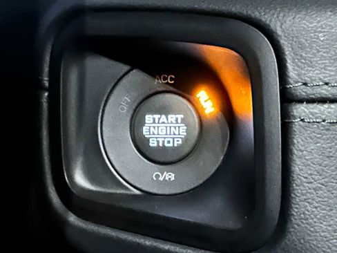 Used 2024 Jeep Wrangler Unlimited Rubicon w/ Capability Package image 37