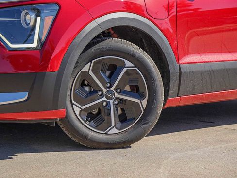 Certified 2025 Kia Niro EX image 2