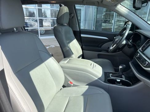 Used 2015 Toyota Highlander XLE image 35