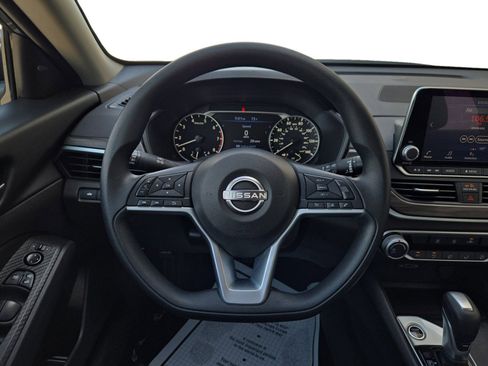 Used 2025 Nissan Altima 2.5 SV FWD image 22