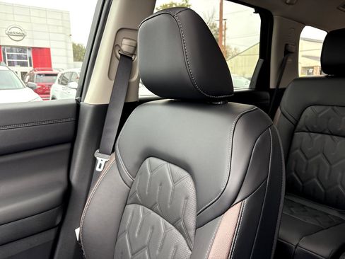 New 2026 Nissan Pathfinder Platinum w/ Cargo Package image 4