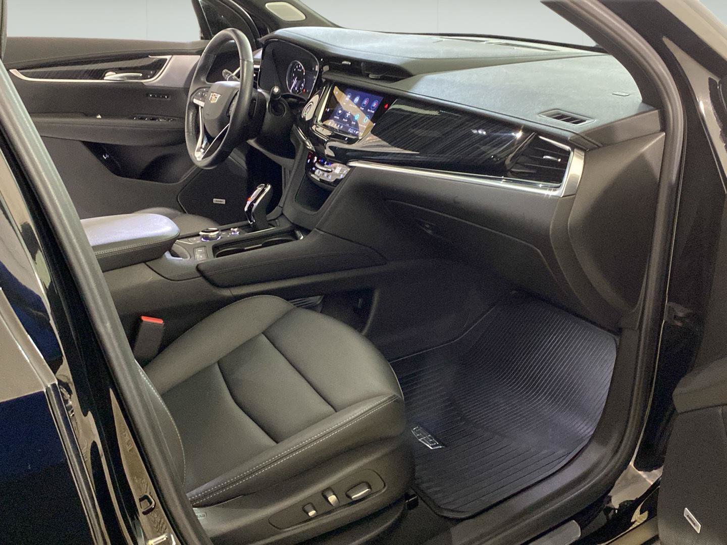 Certified 2024 Cadillac XT6 Premium Luxury w/ LPO, Floor Liner Package AWD/4WD image 15
