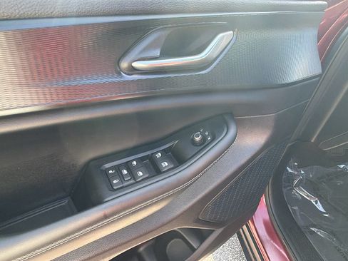 Used 2025 Jeep Grand Cherokee L Laredo w/ Luxury Tech Group I RWD image 15