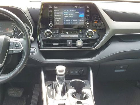 Used 2022 Toyota Highlander XLE AWD/4WD image 26