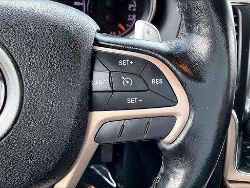 Used 2015 Jeep Grand Cherokee Limited w/ Luxury Group II image 18