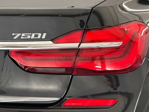 Used 2017 BMW 750i RWD image 13