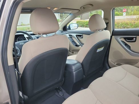 Used 2016 Hyundai Elantra SE image 19