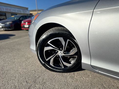 Used 2017 Honda Accord LX image 30
