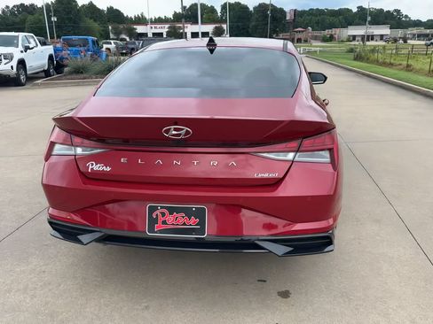 Used 2023 Hyundai Elantra Limited w/ Preferred Accessory Package FWD image 8