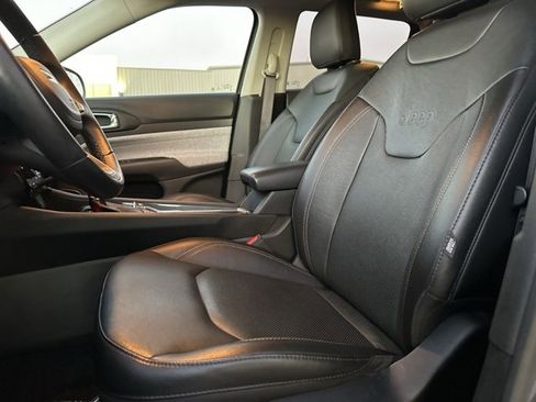 Used 2022 Jeep Compass Latitude image 17