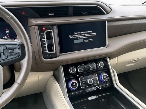 Used 2022 GMC Yukon Denali w/ Denali Premium Package image 10