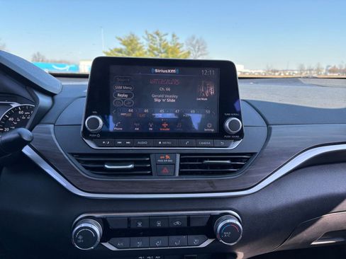 Used 2025 Nissan Altima 2.5 SV image 17